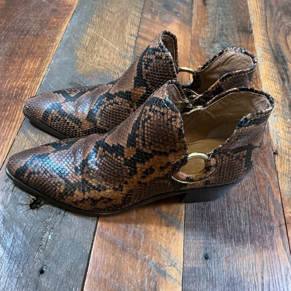 Frye Block Heel Snake Print Leather Boots 2 inch heel Size 10M - Picture 3 of 11
